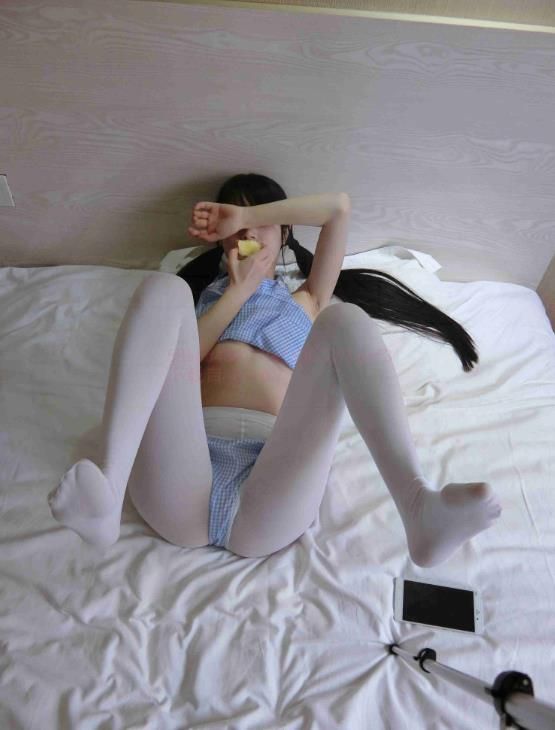 西尔酱 校服白丝萝莉控写真图包合集下载