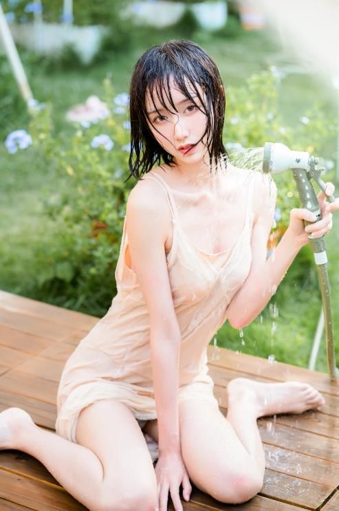 木棉棉OwO 户外短裙唯美私房写真图包合集下载