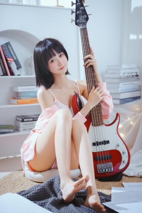 木棉棉OwO 户外短裙唯美私房写真图包合集下载