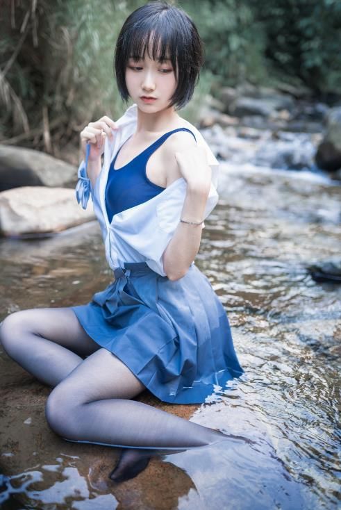 木棉棉OwO 户外短裙唯美私房写真图包合集下载