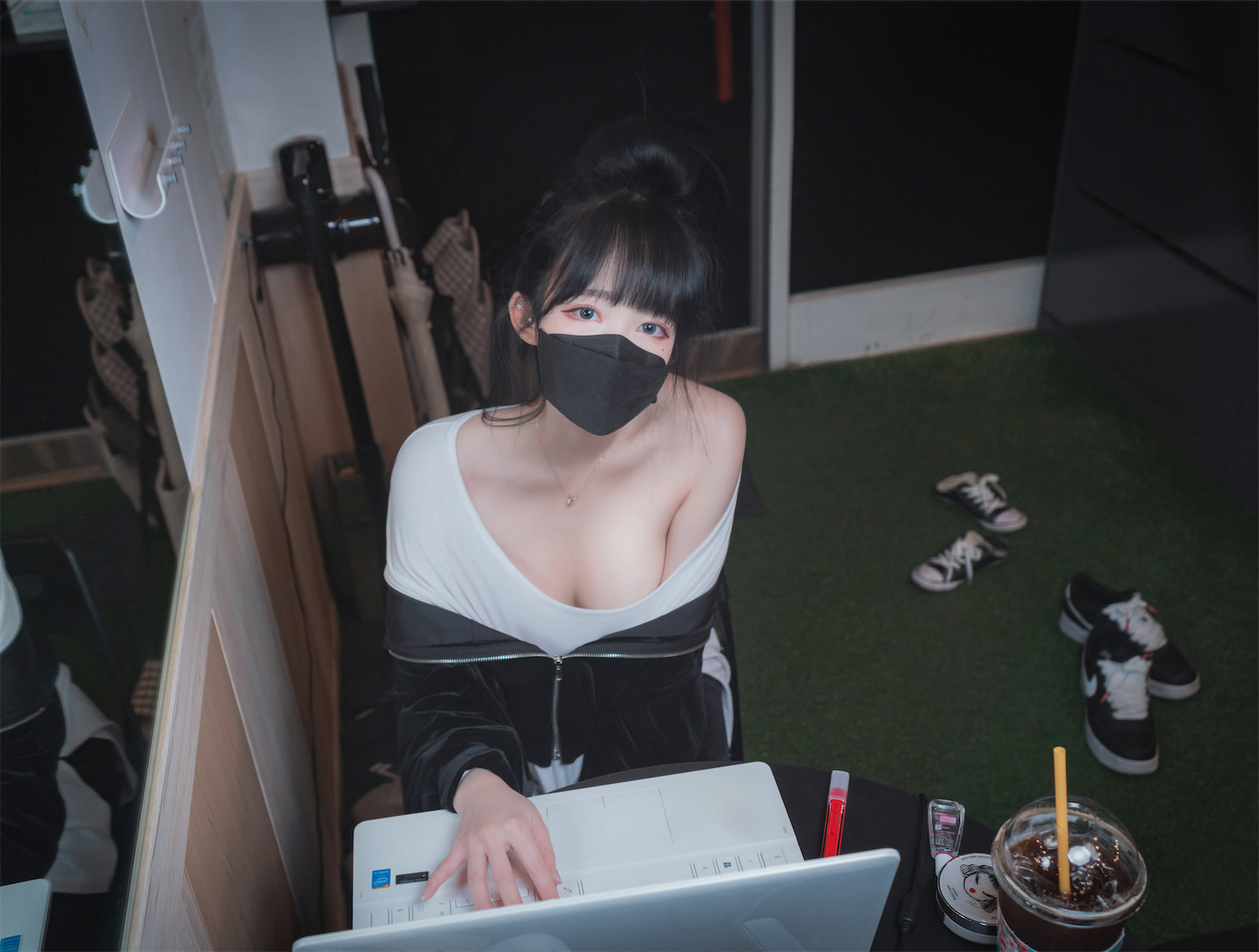 Aram (아람) 制服诱惑写真图片以及视频资源合集 Aram (아람) 制服诱惑写真图片以及视频资源合集