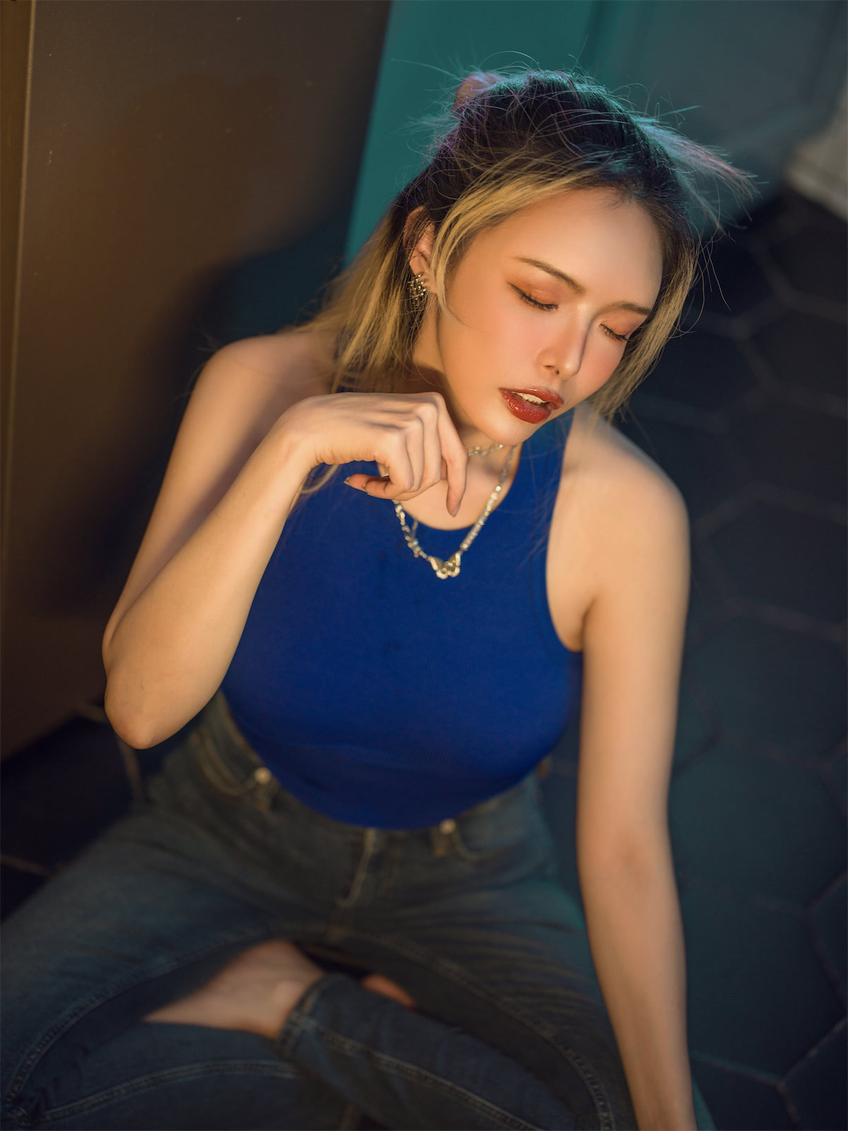 秋和柯基（夏小秋秋秋）丰满美臀自拍写真及视频资源下载