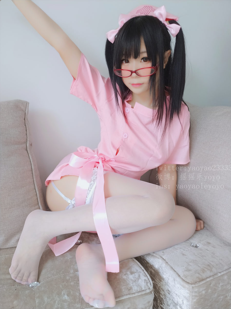 软妹摇摇乐 黑丝轻熟风写真套图合集下载