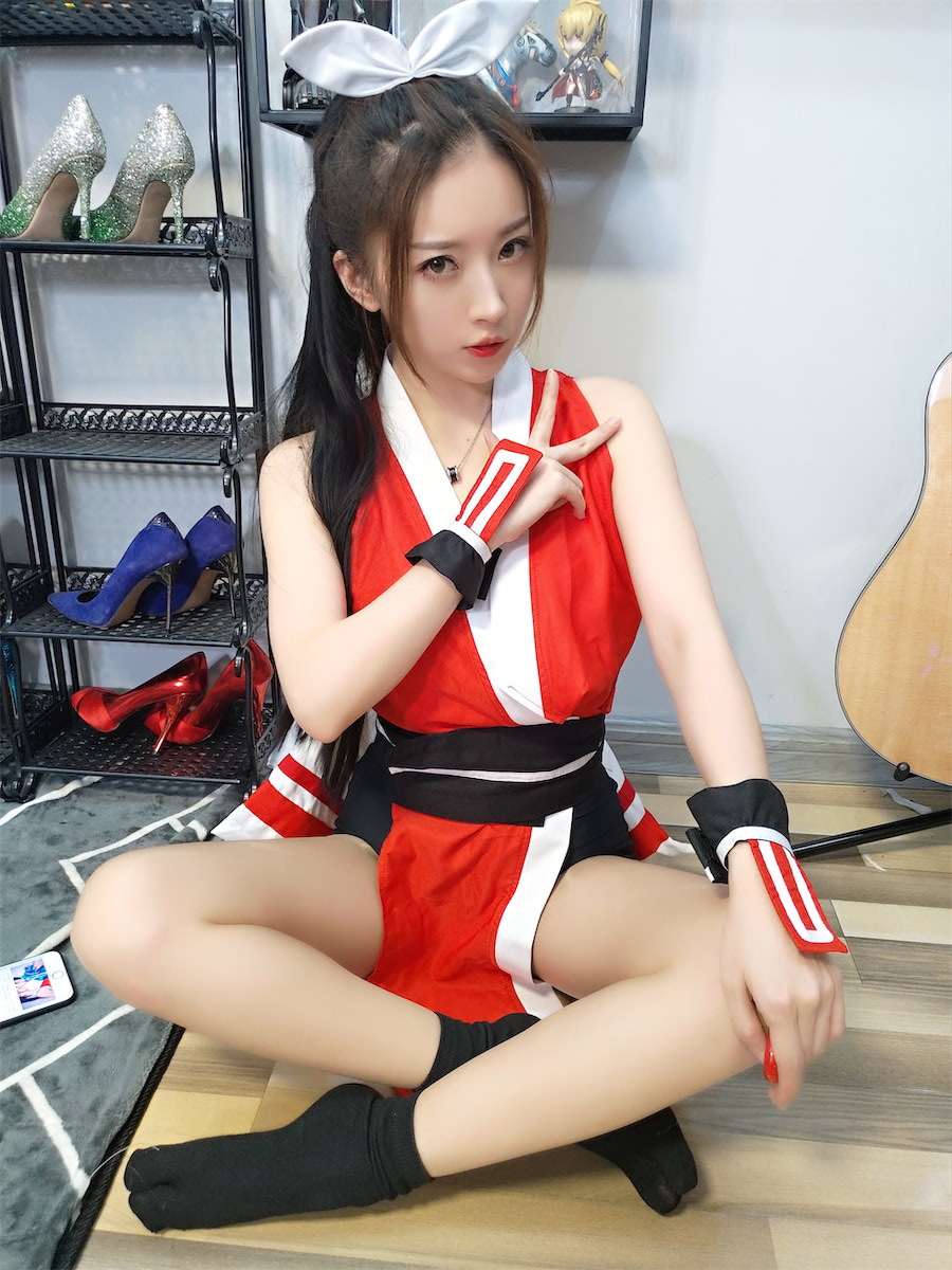 小女巫露娜 金丝旗袍写真图片及视频合集资源下载