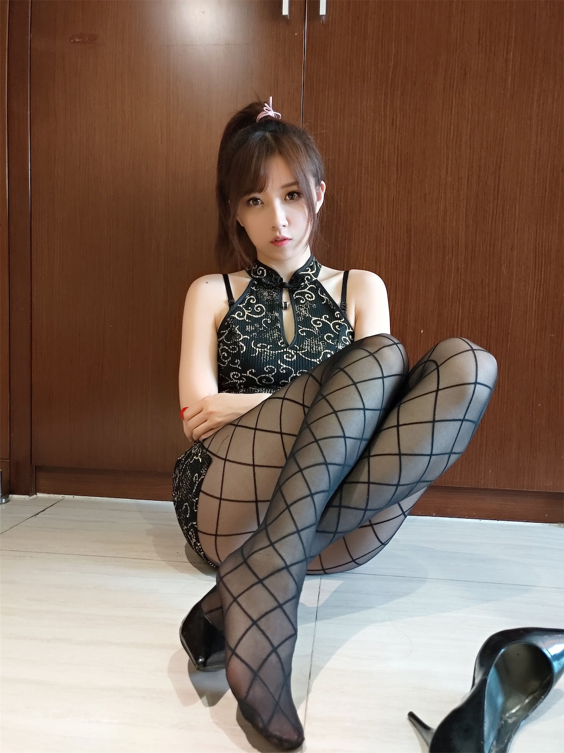 小女巫露娜 金丝旗袍写真图片及视频合集资源下载