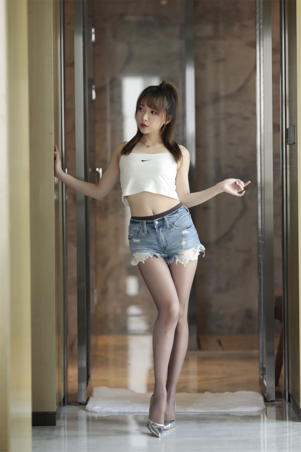 小女巫露娜 金丝旗袍写真图片及视频合集资源下载