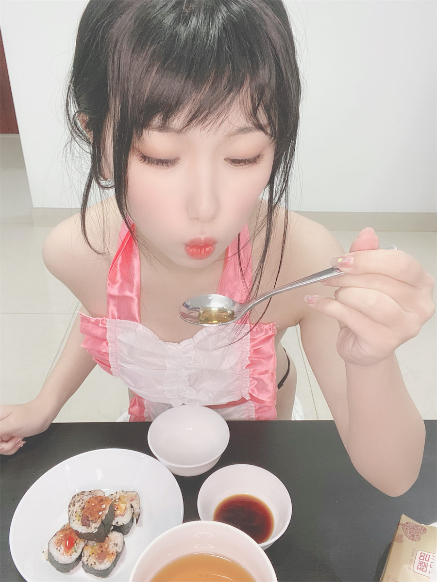 芋圆侑子 制服扮演写真套图合集下载