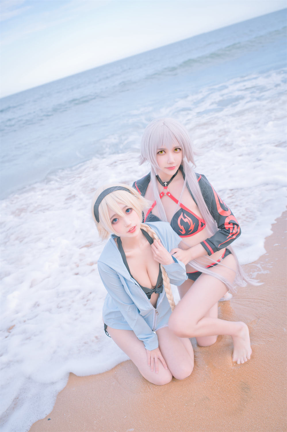 周叽是可爱兔兔 泳装护士兔女郎写真图片资源合集