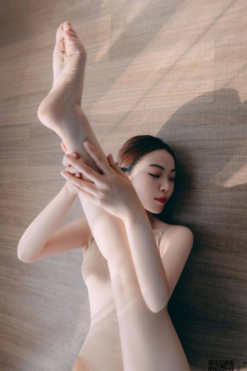 蒋新怡 美足福利舞蹈生日记写真资源合集下载