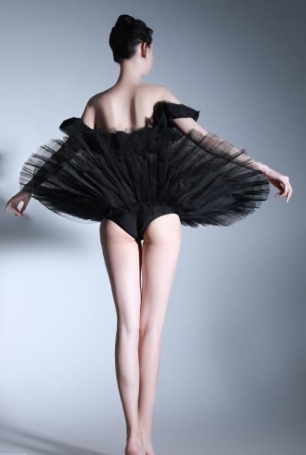 POPPY 舞蹈生日记写真图片合集下载