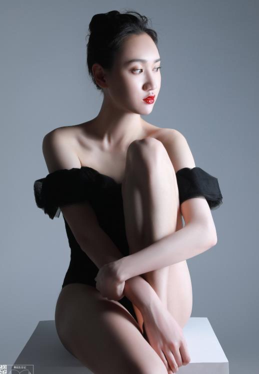 POPPY 舞蹈生日记写真图片合集下载