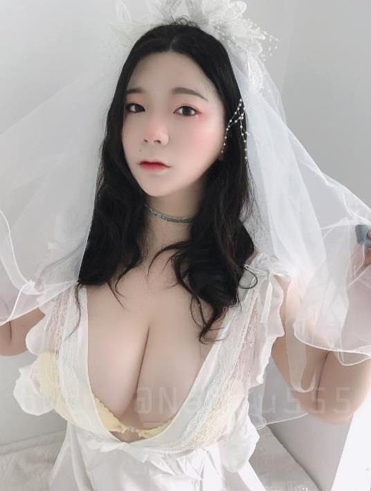 奶兔biubiu 巨乳美少女写真资源合集下载
