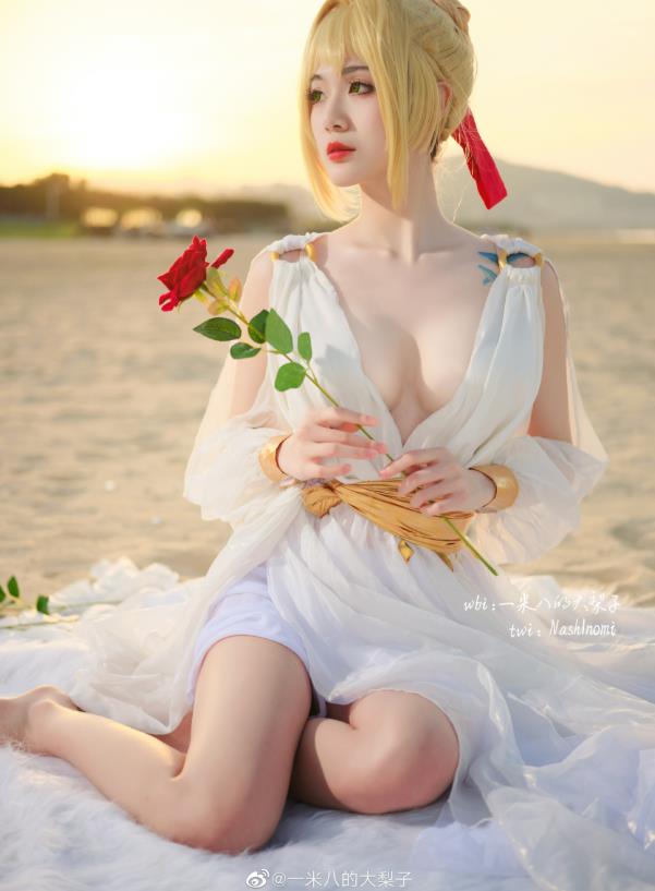 一米八的大梨子 旗袍黑丝御姐写真图片以及视频合集下载