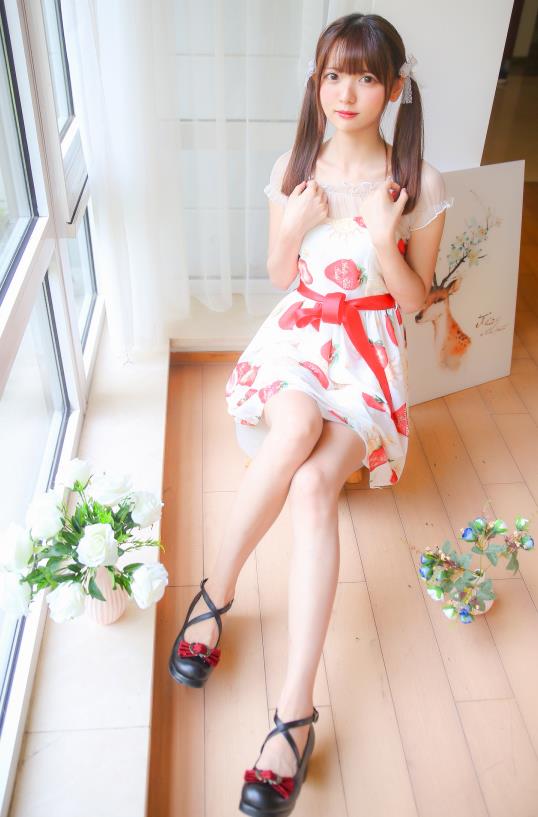 陆卿卿 NO.02 小草莓 [8P-17MB]