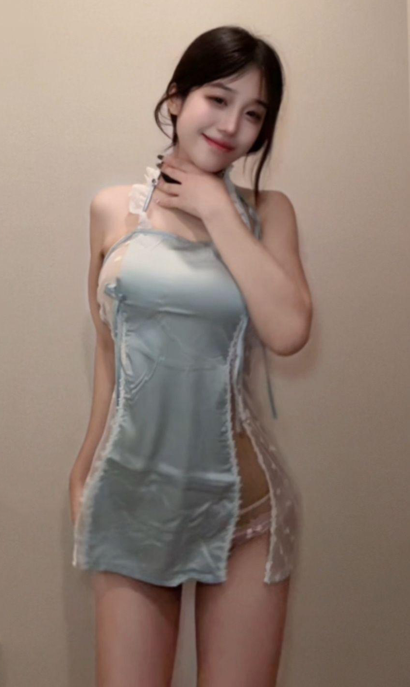 静静爱吃糖 巨乳美女 微密圈写真图片以及视频合集下载