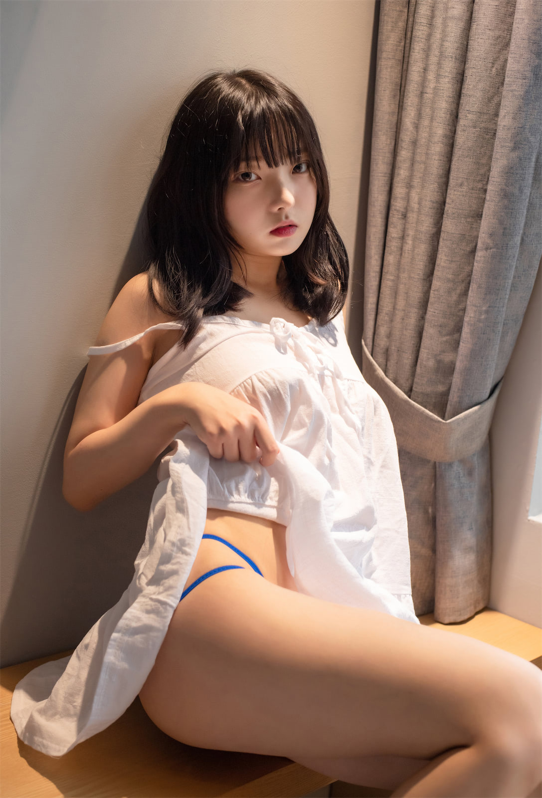 Hansom 白丝美腿福利写真图片以及视频资源下载