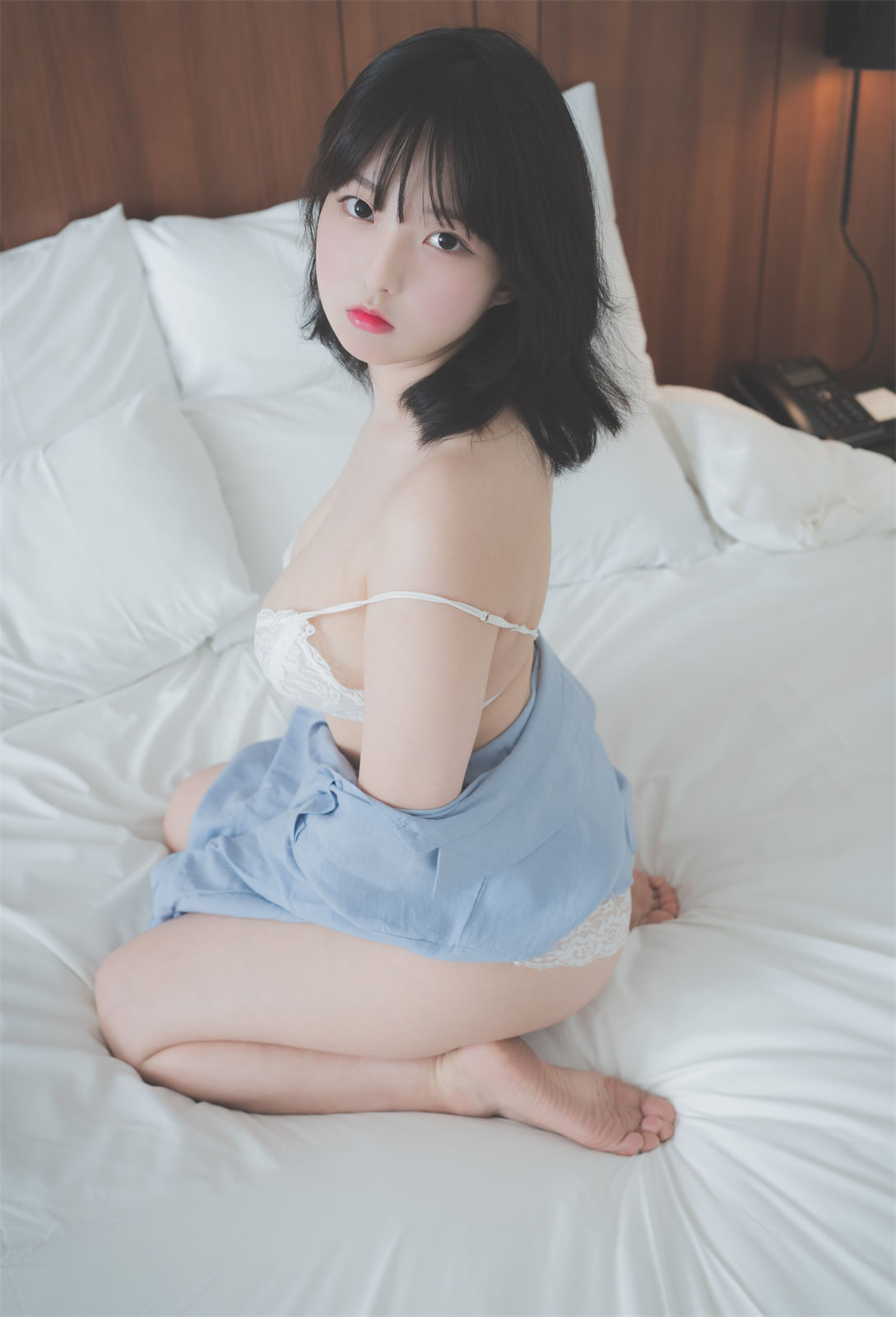 Hansom 白丝美腿福利写真图片以及视频资源下载