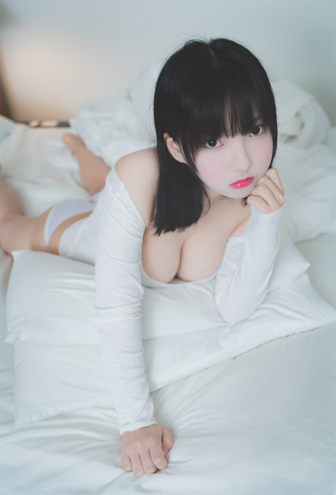 Hansom 白丝美腿福利写真图片以及视频资源下载