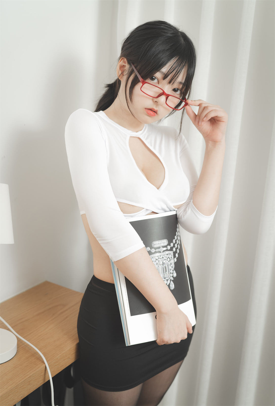 Hansom 白丝美腿福利写真图片以及视频资源下载