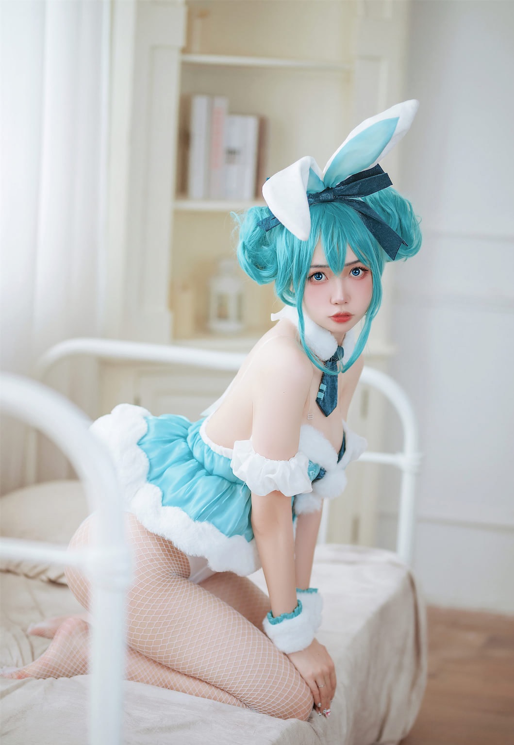 洛桑w伊梓 网袜丝带cos写真图包合集下载