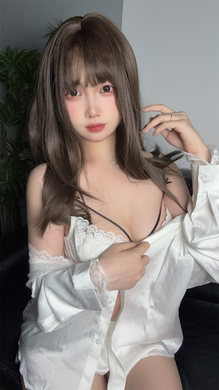 洛桑w伊梓 网袜丝带cos写真图包合集下载