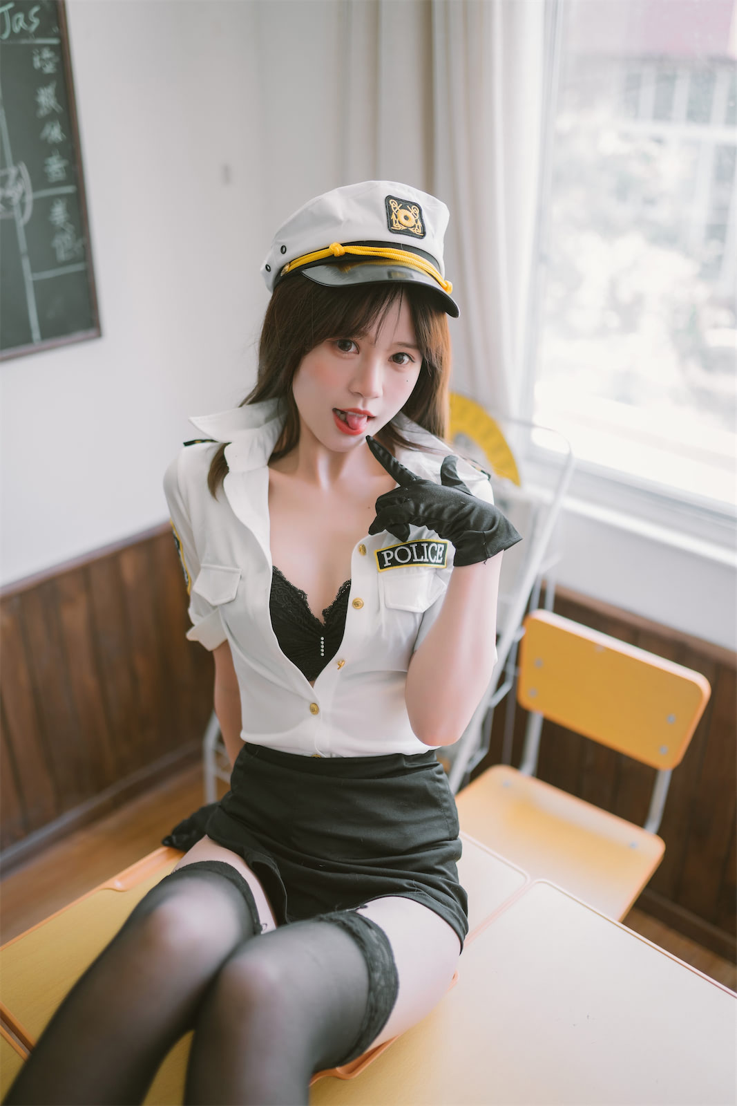 千反田鹿子 cos女警写真图片以及视频合集下载 千反田鹿子 cos女警写真图片以及视频合集下载