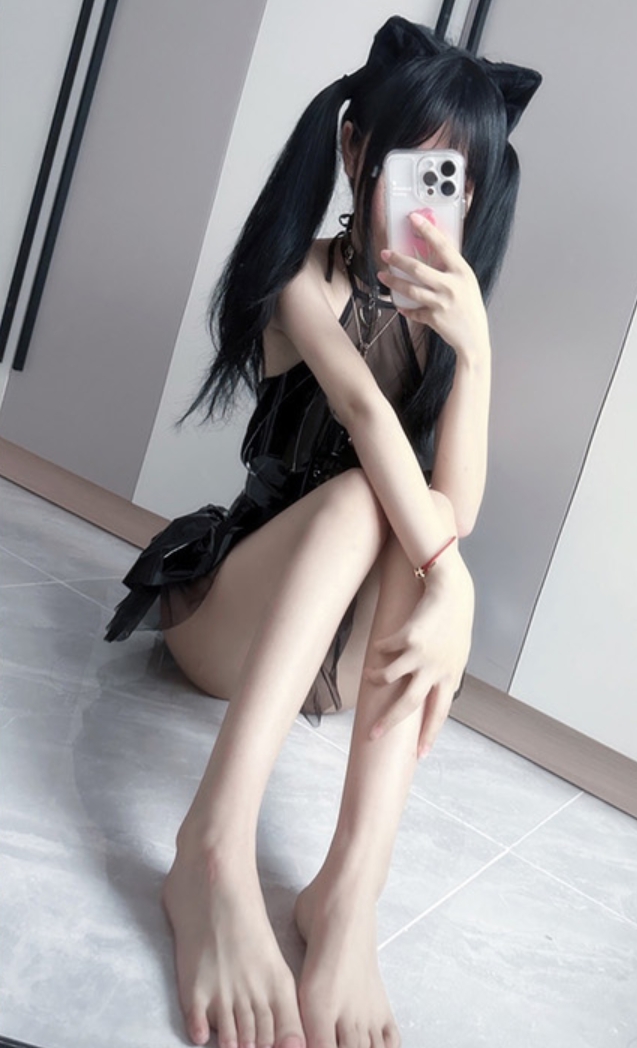 人形小猫（佐佐酱）网格丝袜御姐控写真作品及视频资源合集下载