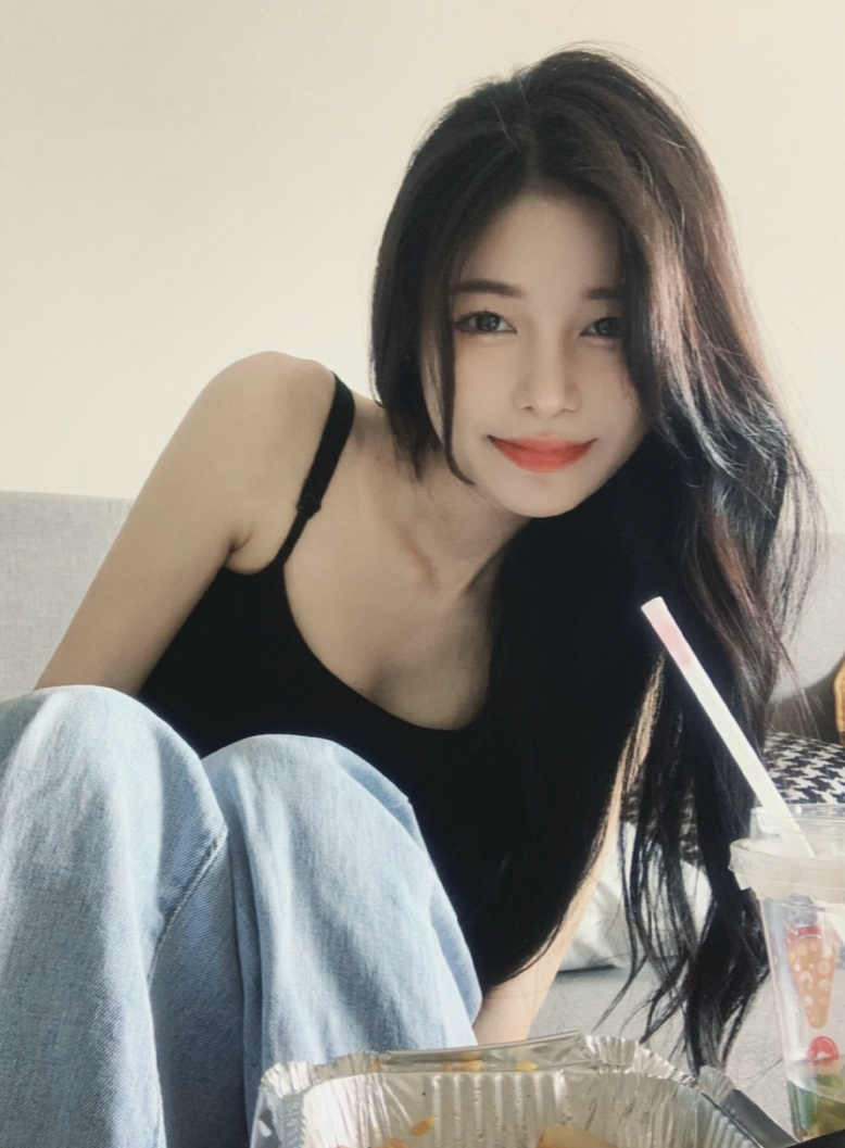 林崔崔 夜店性感黑丝御姐 写真图包下载