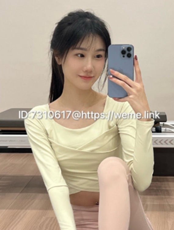 星怡很甜 纤腰巨乳美女 微密圈写真资源下载