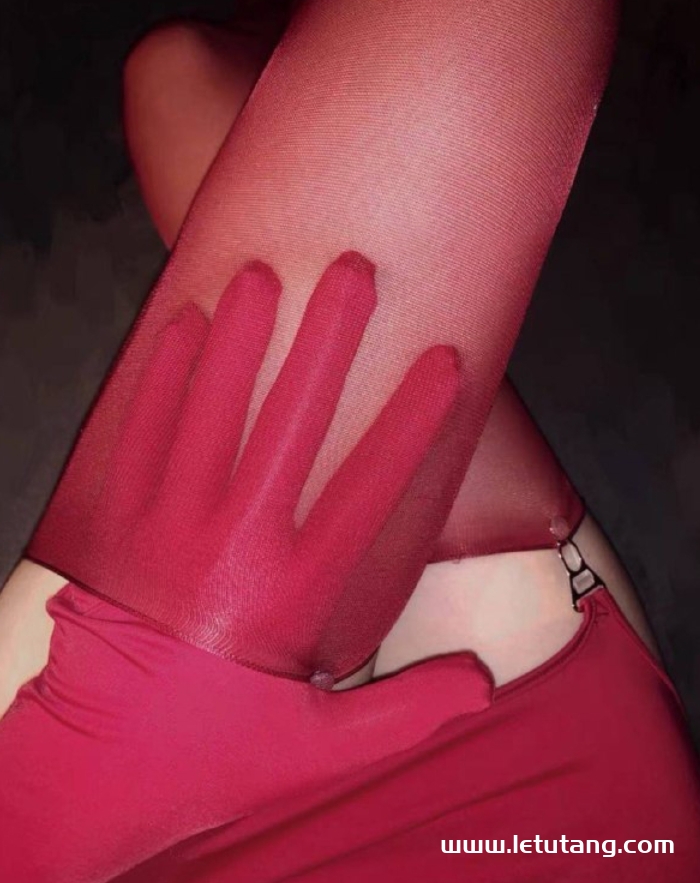 小小沁宝 玉足控福利 微密圈私房写真套图下载