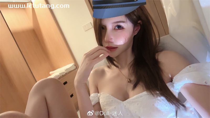 脸红mm 软萌系白丝萝莉 微密圈写真图包合集下载