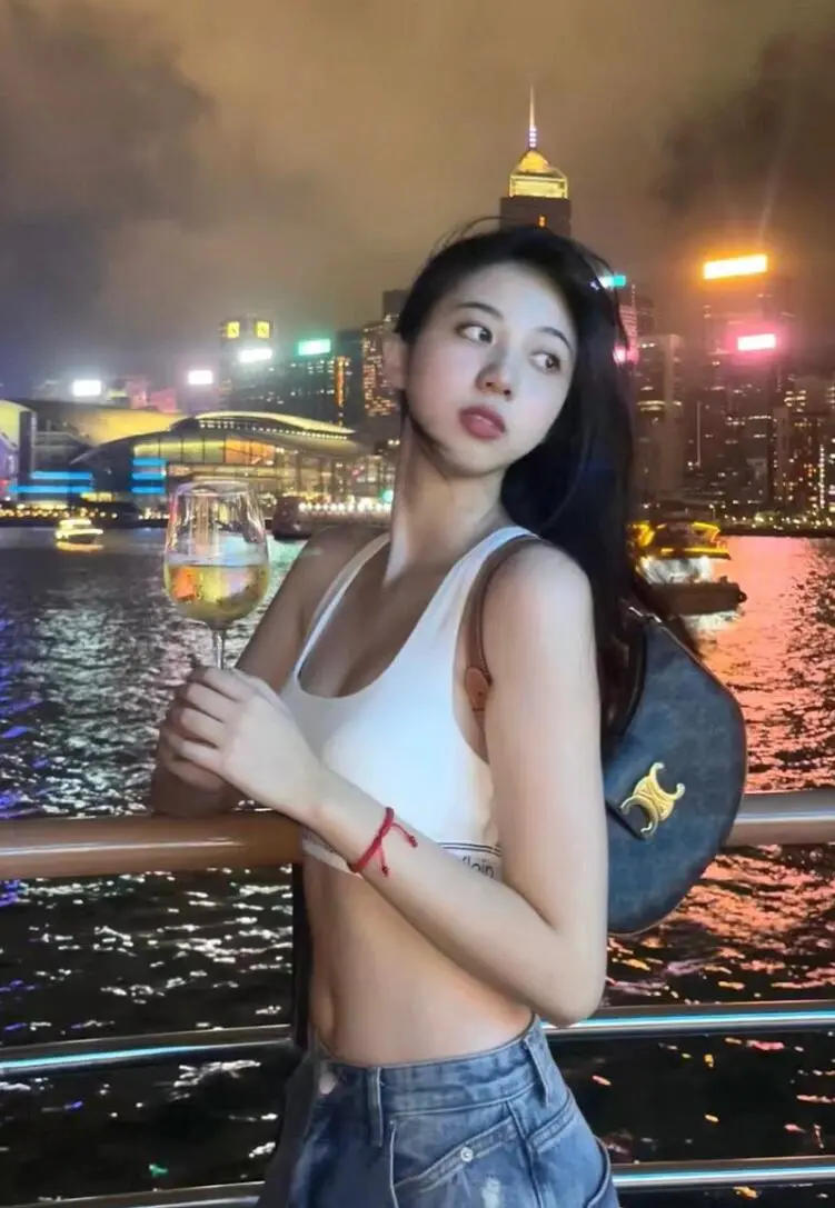 郭四火 御姐丝袜美足 互动写真合集下载