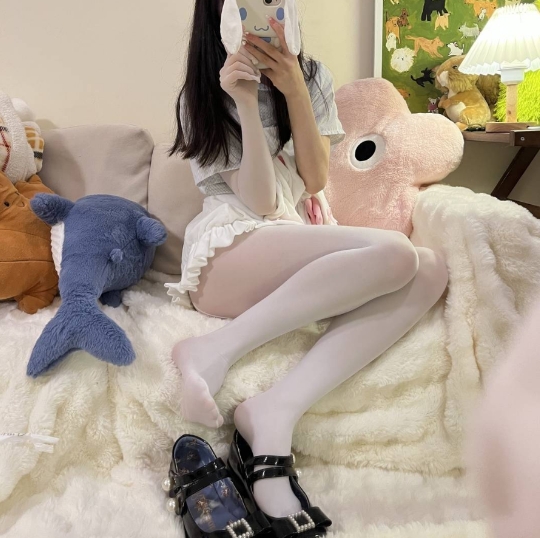 酒了崽崽 萝莉少女控 写真图包合集下载