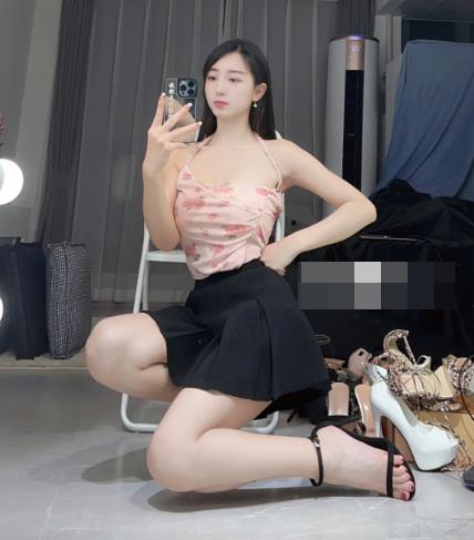 我就是张包包呀 办公室OL丝袜福利 微密圈写真资源包合集下载 我就是张包包呀 办公室OL丝袜福利 微密圈写真资源包合集下载