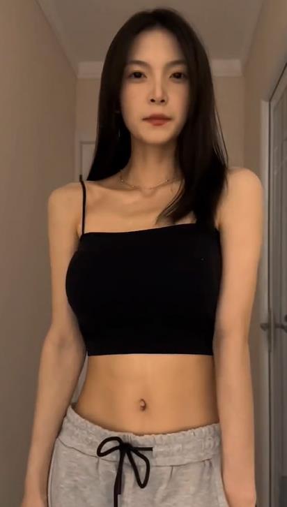 一只树懒 浴室私房美足 写真图包以及视频合集