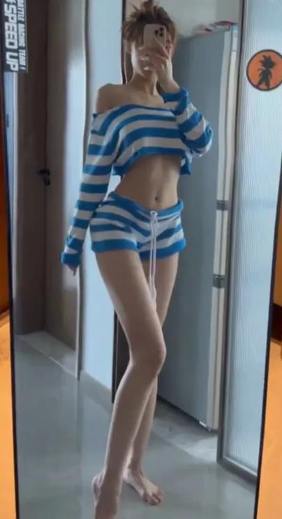 腿祖宗emy 白丝美腿福利 写真图片以及视频资源合集