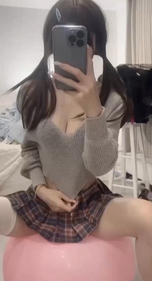 乔妹想养鱼 萝莉少女控 微密圈写真图包资源下载