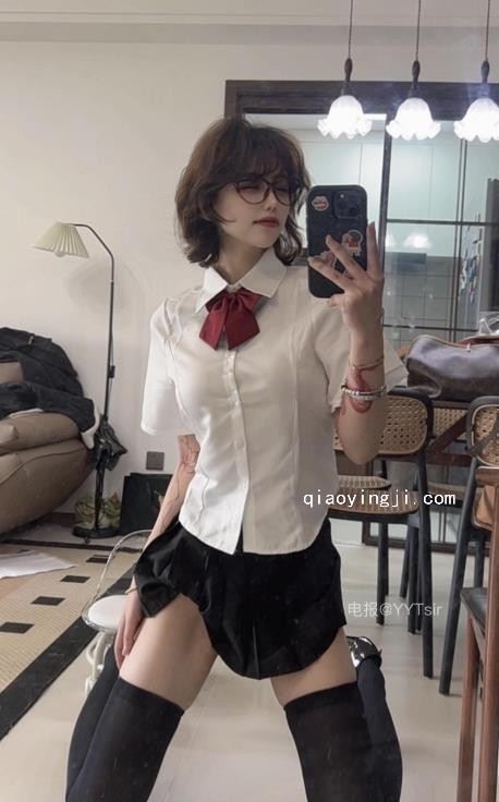吞吞 私房制服美腿写真全集资源下载