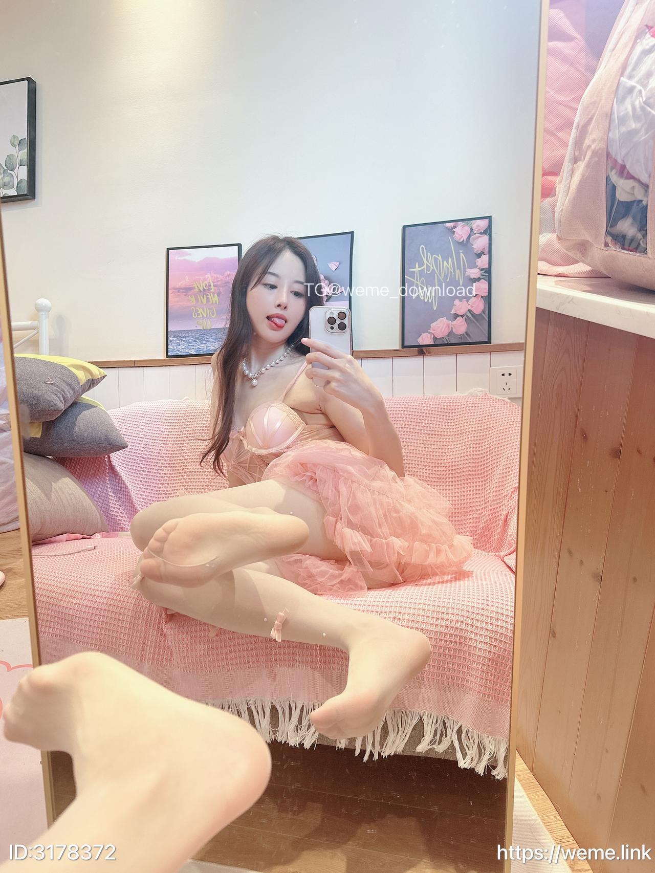 小萌子 纯欲风丝袜美腿福利 微密圈写真图片下载