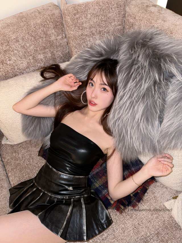 叫我草莓就好啦 黑丝美腿福利写真资源下载