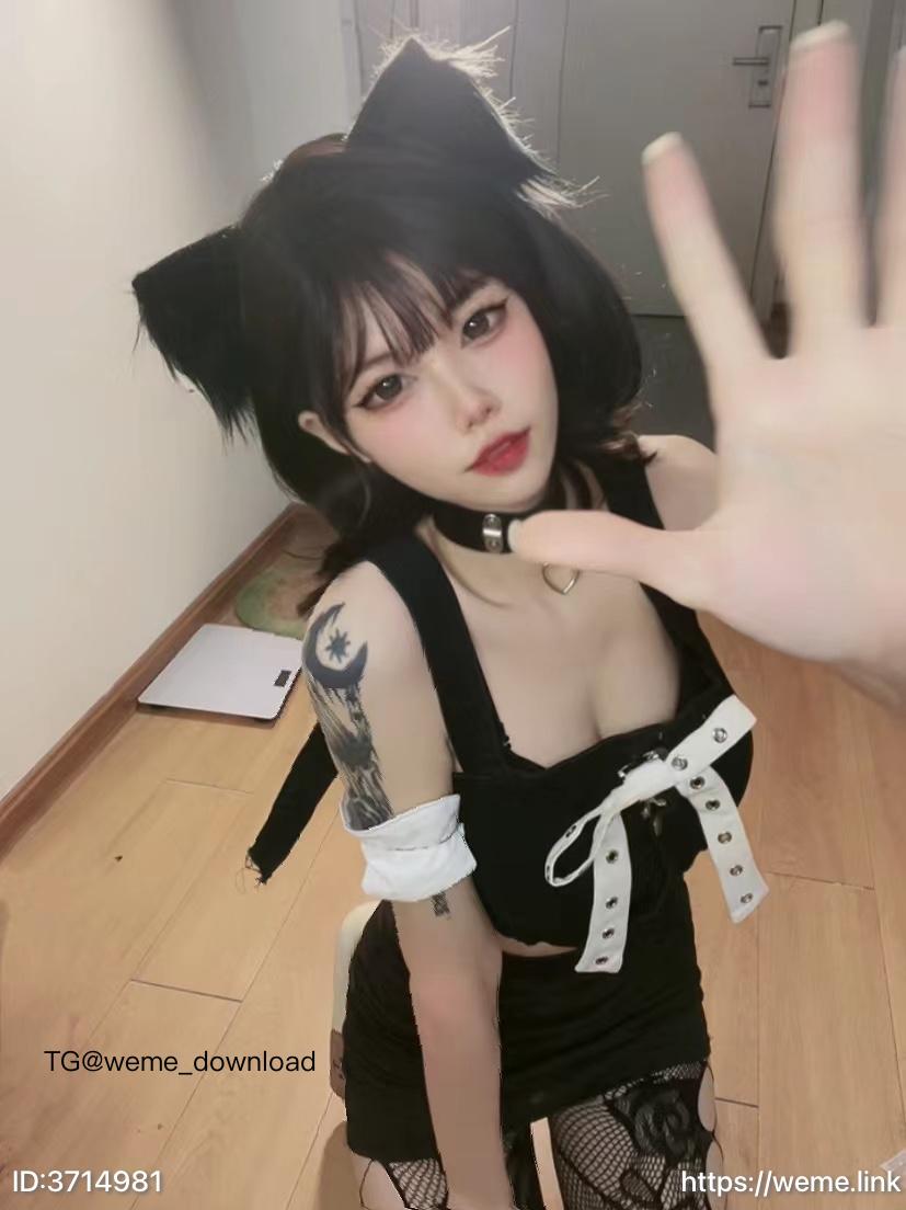 小哭包不哭 丝袜美腿福利 写真资源合集下载