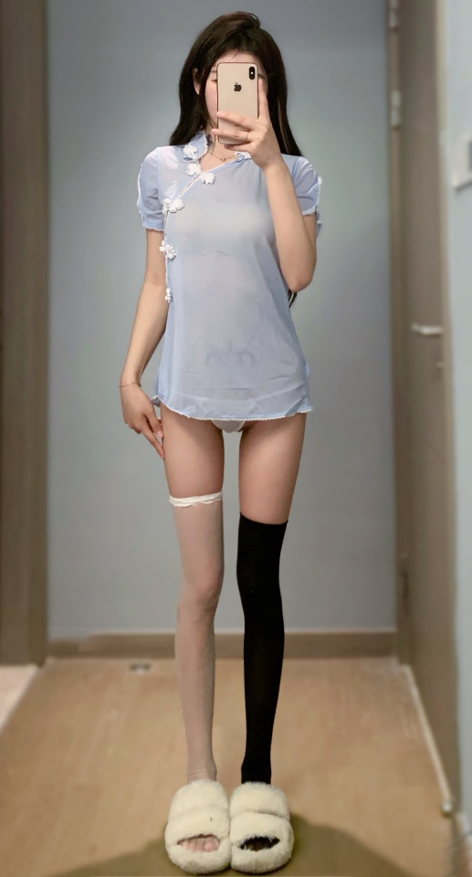 权vv 浴室私房美足 微密圈写真资源合集