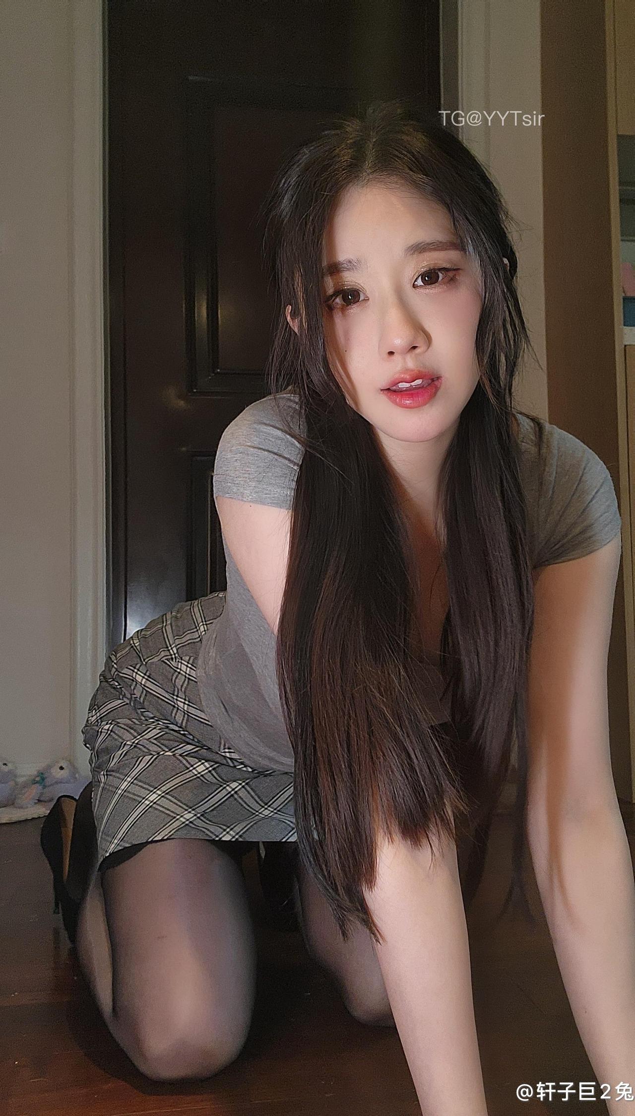 轩子巨二兔 泳装巨乳美女 写真资源以及视频全集下载