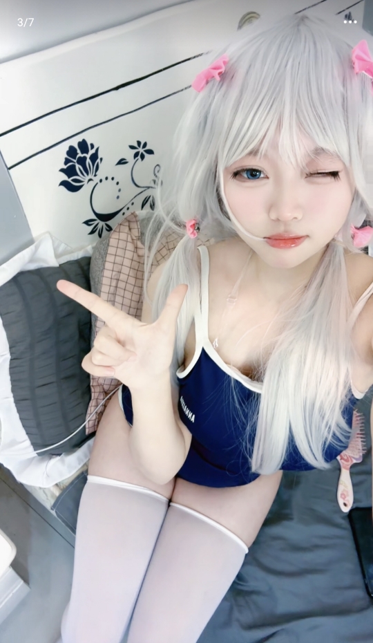 小雲 吊带黑丝美腿福利 写真资源合集下载