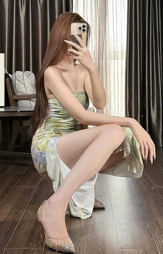 SerenaSs 泳装巨乳美女写真图集及视频全集下载