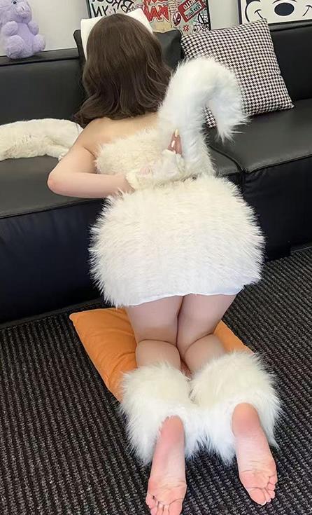 别拔虎牙 足控美腿写真合集下载