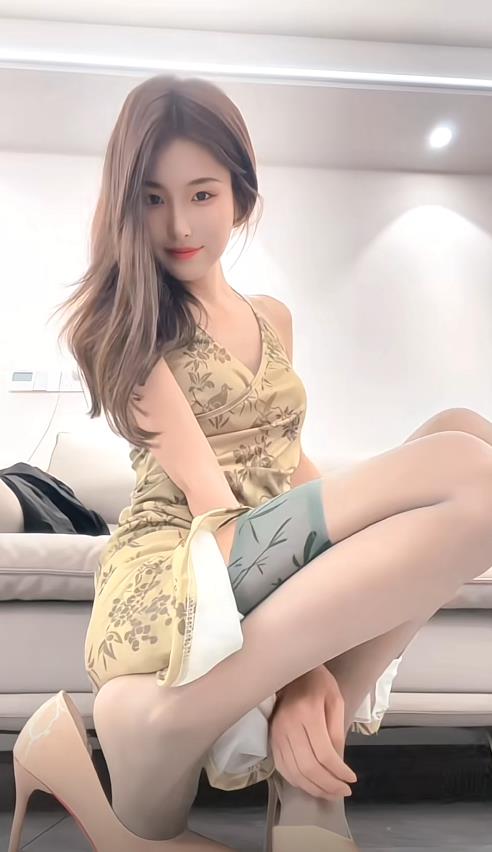 粉红小香猪 蕾丝美腿私房写真套图资源下载