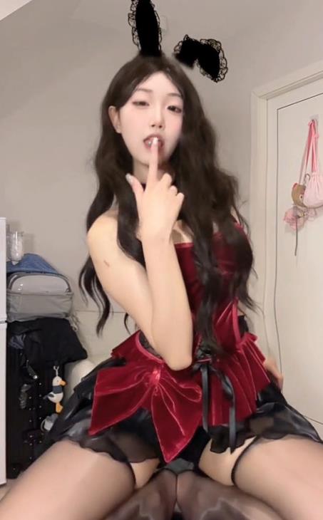 乖乖雪崽 纯欲风御姐美腿福利写真资源合集