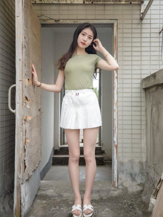 柳儿 侧颜美腿写真套图下载