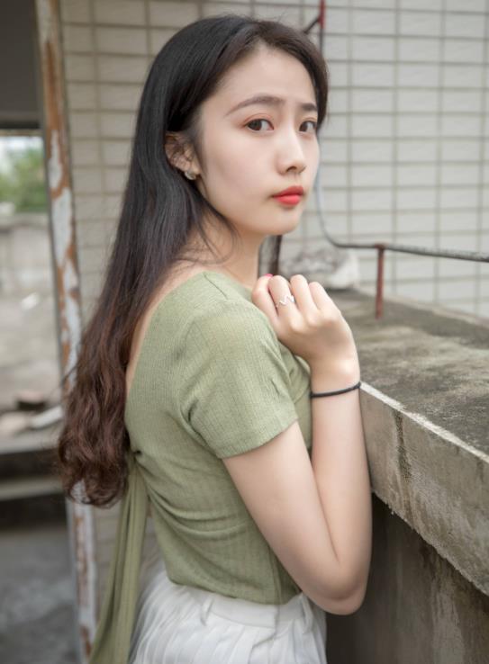 柳儿 侧颜美腿写真套图下载